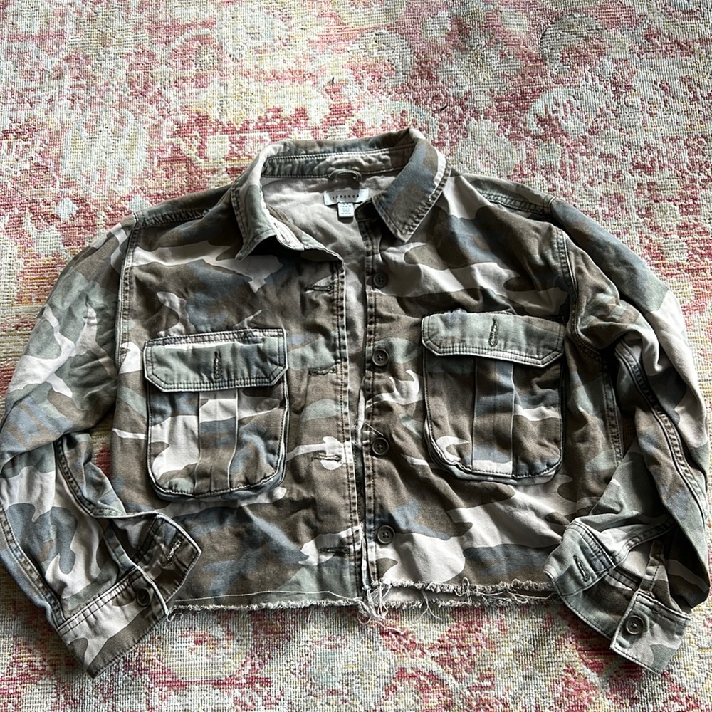 Like new topshop womens distressed camo crop top